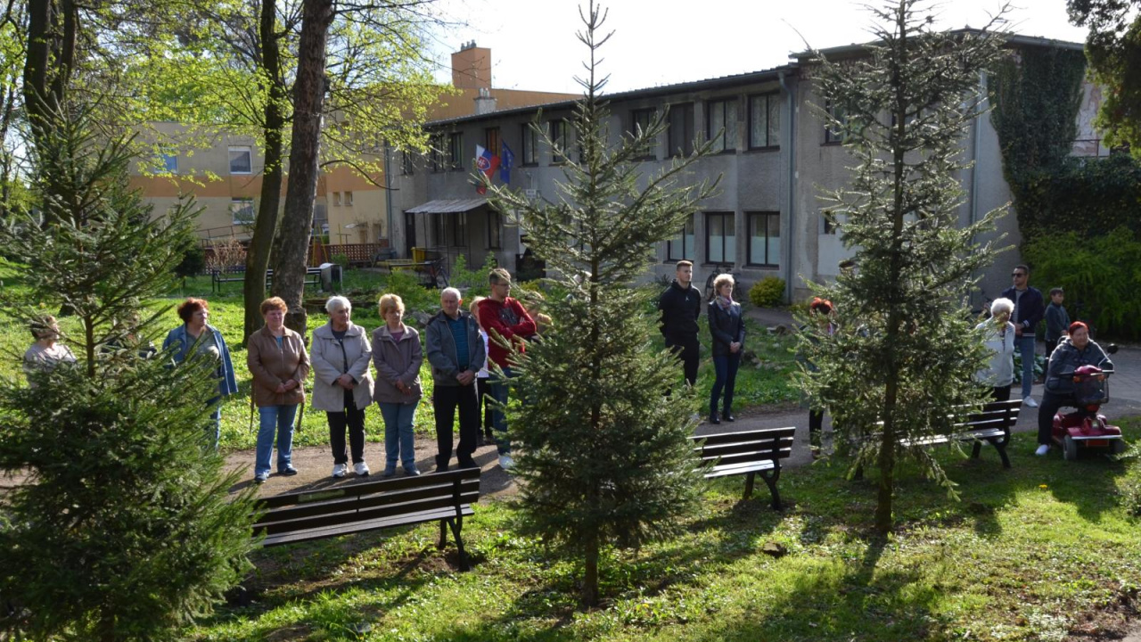79. výročie oslobodenia obce Nitrianska Streda - pietny akt kladenia vencov k pomníku padlých 