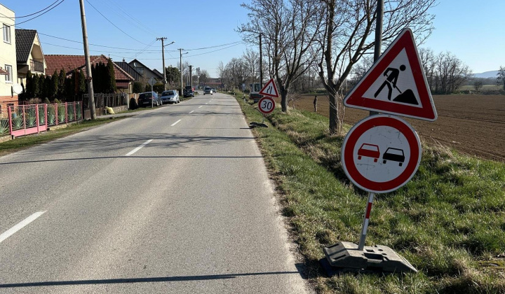 Fotka - Autobusové zastávky v obci Nitrianska Streda